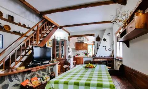 Town house in Tornolo, Parma