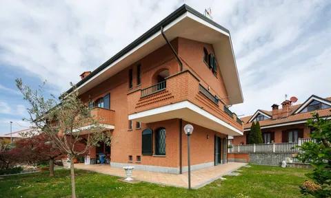 Villa in La Loggia, Turin