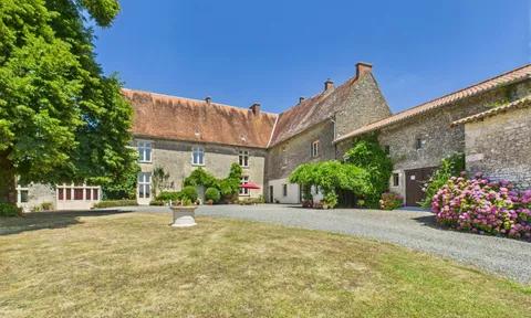 Villa in Saint-Hilaire-des-Loges, Vendee